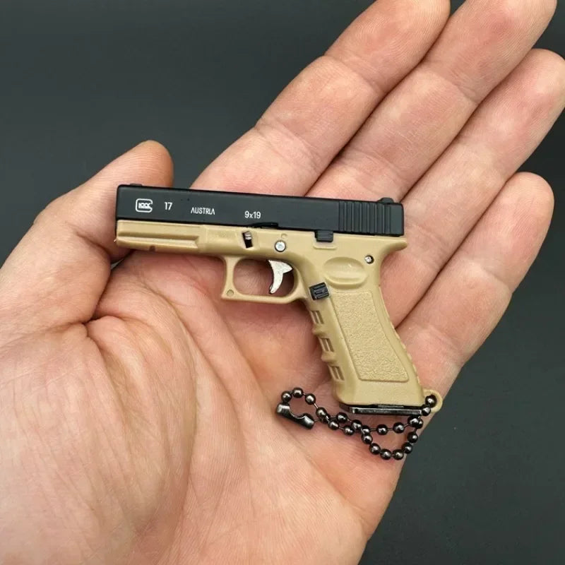 1:3 Mini G17 Metal Toy Gun Model Alloy Keychain Detachable Look Real Collection Hanging Chiristmas Birthday Gifts for Boys Adult